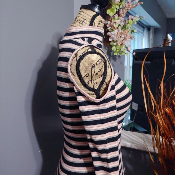 Striped Cutout Arm Knit Tee - Picture 4 of 6